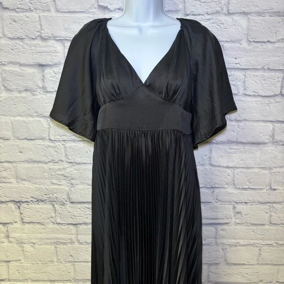 Baltic Born Aubree Accordion Pleated V-Neck A-Line Midi Dress Black Large NWT - Picture 5 of 16